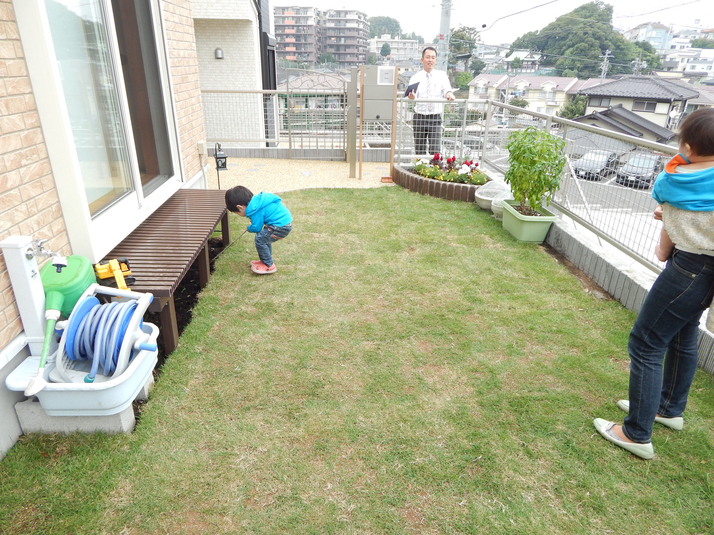 セミオーダー住宅 施工事例 庭 芝生 横浜建物