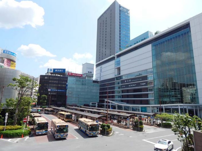 JR横浜駅西口 駅前バスロータリー 横浜建物