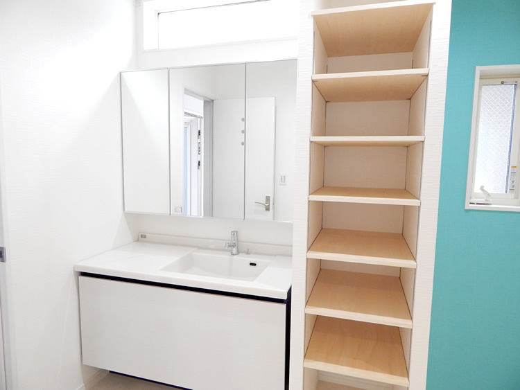 セミオーダー住宅 施工事例：洗面脱衣室に設置したリネン庫