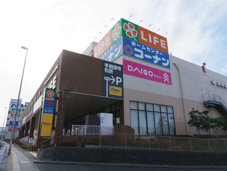 ライフ 戸塚汲沢店・コーナン戸塚汲沢店…約1400m/徒歩18分