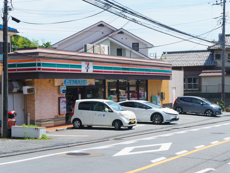 セブン-イレブン 南戸塚店…約300m/徒歩4分