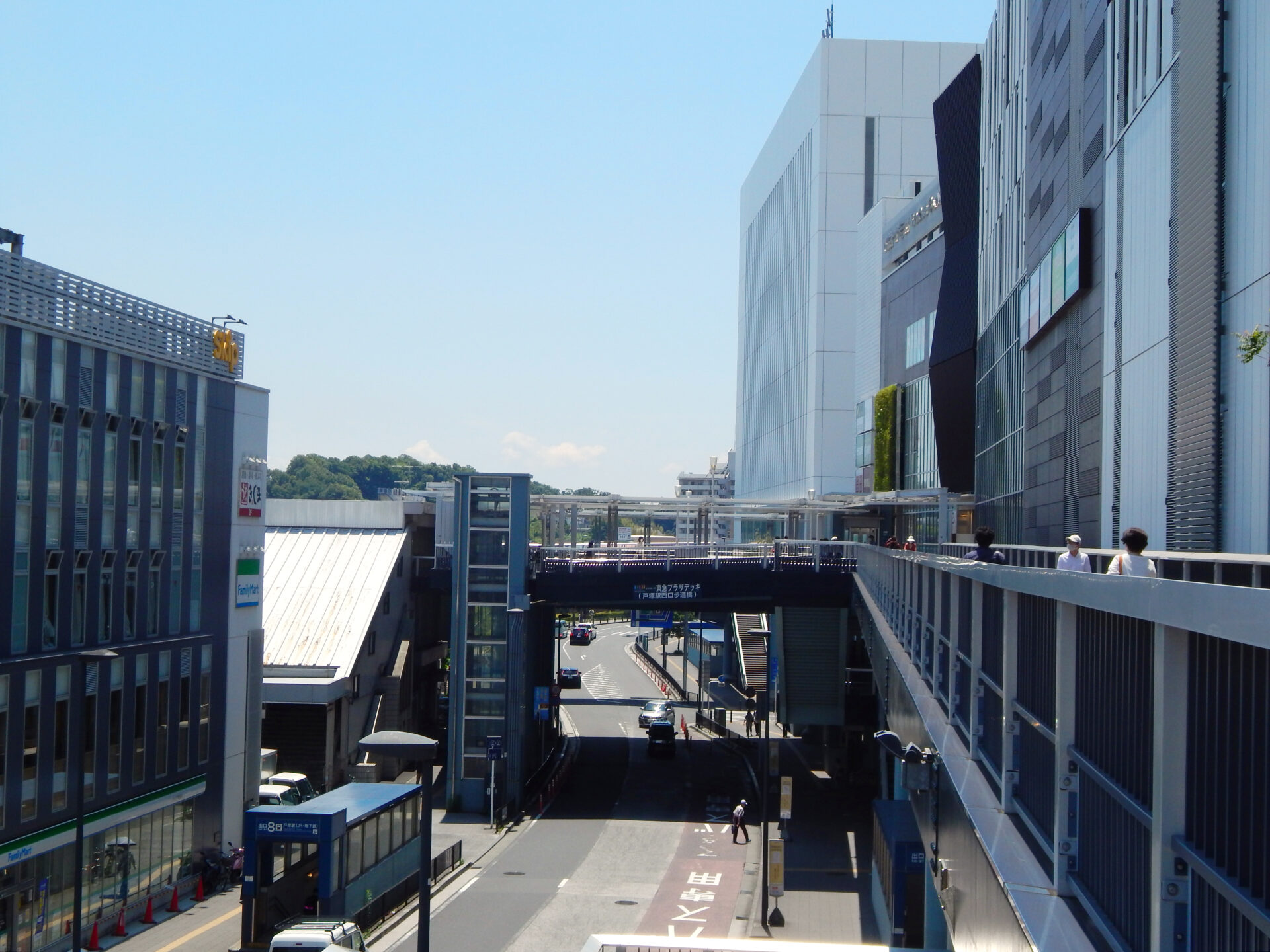 戸塚駅西口 バス降車エリア