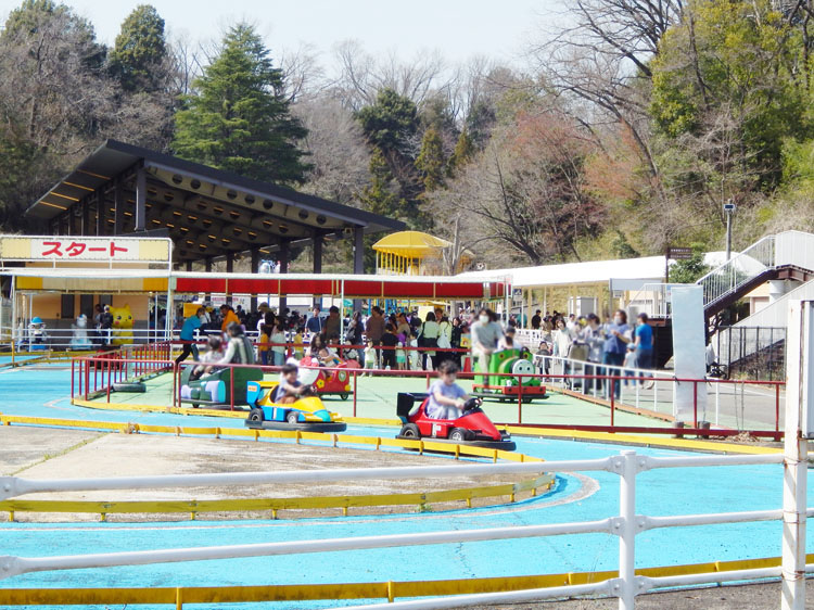 こどもの国…約1300m/徒歩20分　車5分