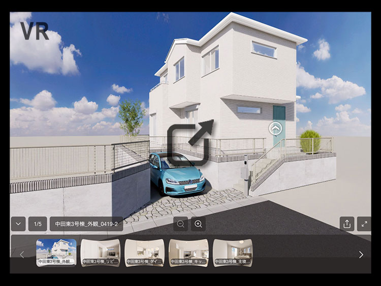 真っ白い外壁にペパーミントグリーンの玄関ドアが映える新築戸建て住宅の建物外観のVRパース。建物は一段高い位置に建ちカースペースに車1台が停まっている。