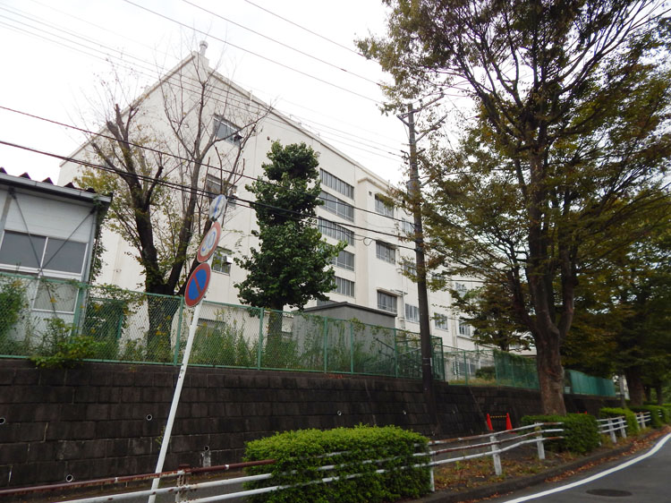 横浜市立矢部小学校 約550m/徒歩7分 横浜市立矢部小学校 約550m/徒歩7分