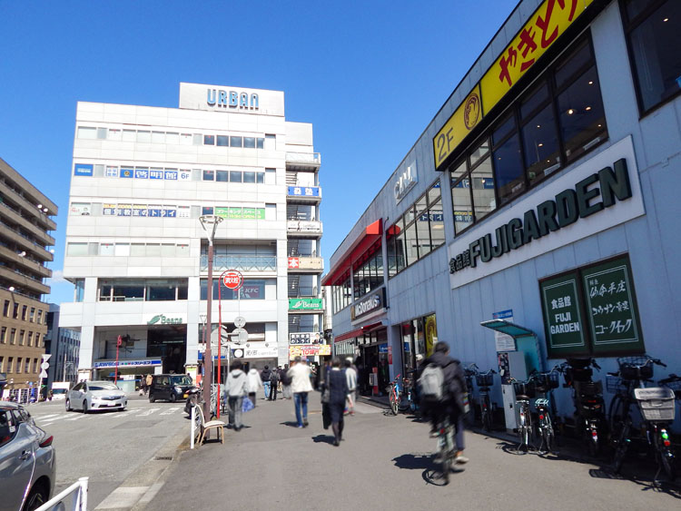 保土ヶ谷駅前