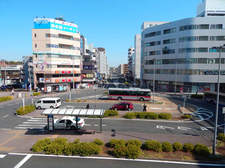 中山駅北口 バスロータリー