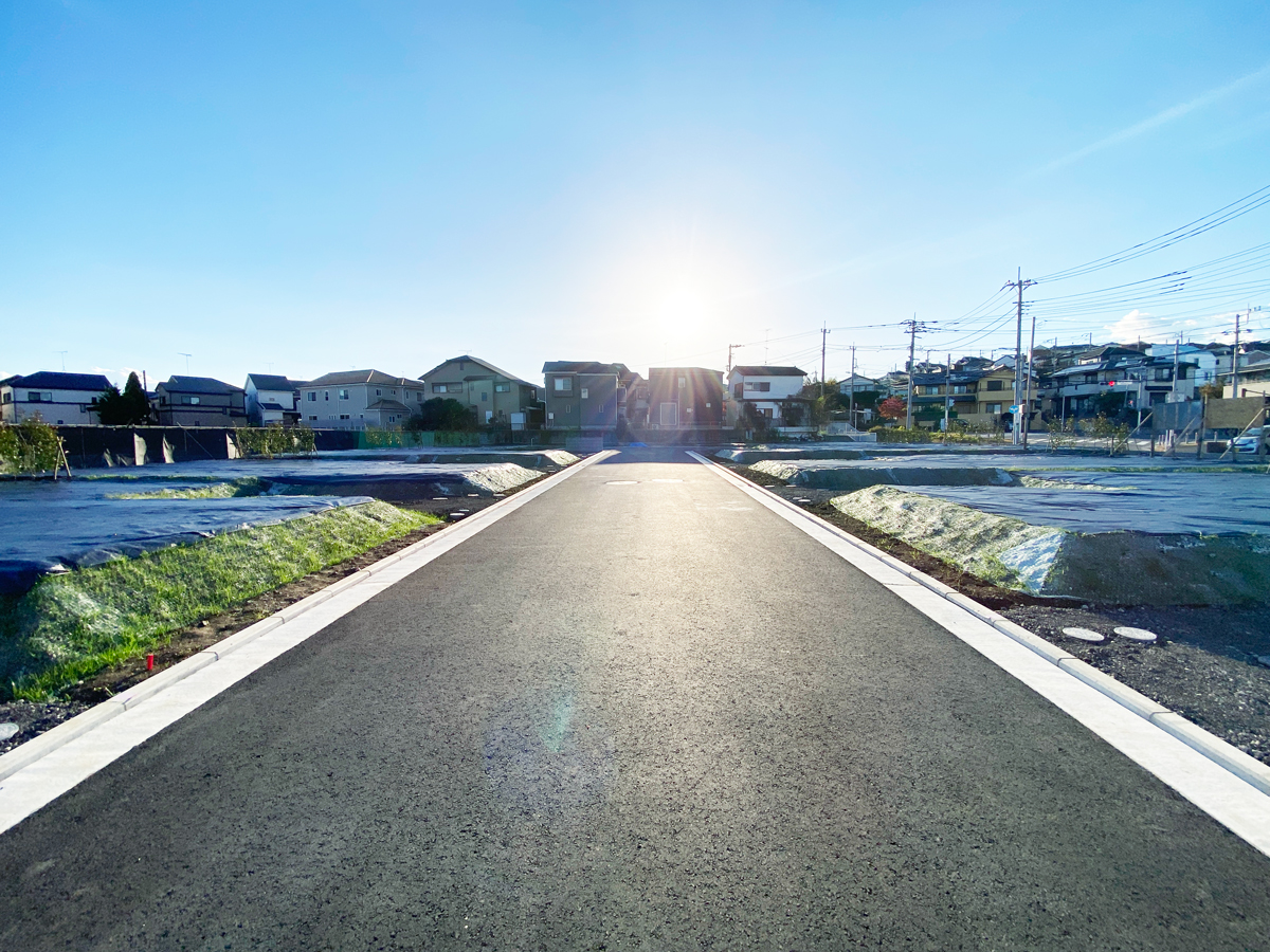 新設された幅5.5m開発道路 ラシット横浜 青砥町 全29棟 現地