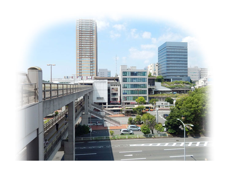 オーロラシティからの緑豊かな東戸塚駅東口駅前ロータリーの風景