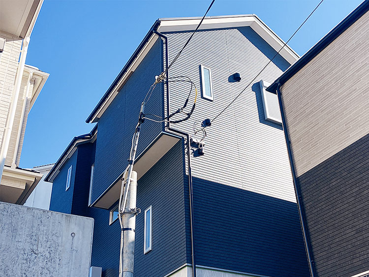 ダルトンの世界観にマッチする、モダンで洗練された新築戸建てモデルルームの外観。