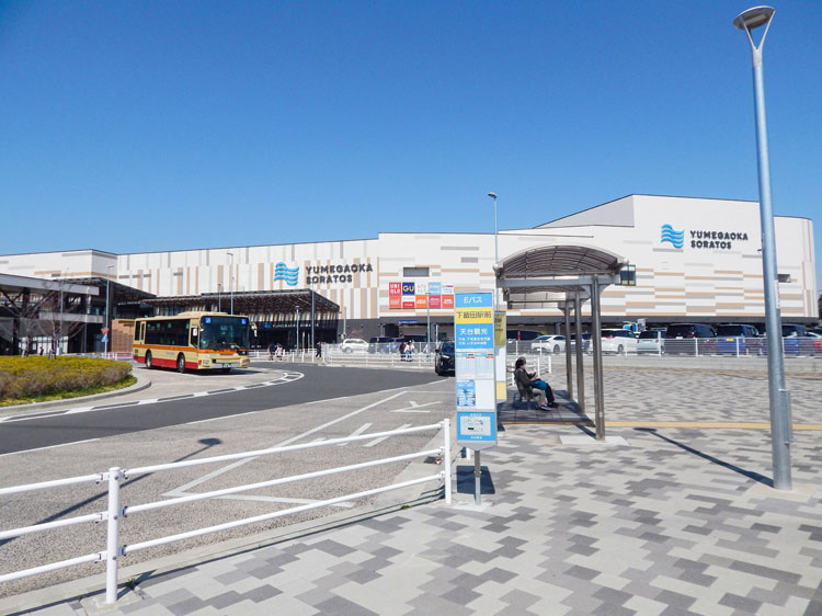 横浜市営地下鉄ブルーライン「下飯田駅」北口バスロータリー