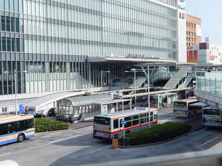「新横浜駅」北口 バスロータリー