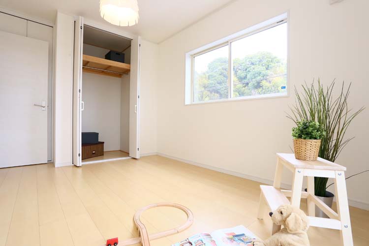 すべての2階洋室には大型クローゼットを完備。