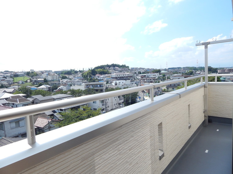 (モデルハウス:バルコニーからの眺望)ラシット横浜 サン・ガーデン平戸 全29棟 ラシット横浜 サン・ガーデン平戸I期 全29棟 モデルハウス バルコニー
