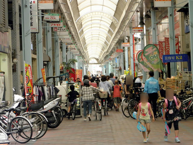 tsu04 横浜 鶴見区 商店街 レアールつくの
