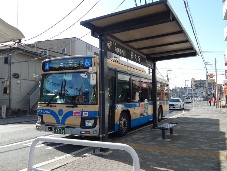 busstop-kandaiji