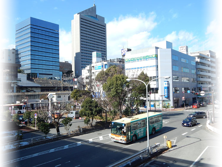JR横須賀線・東戸塚駅前