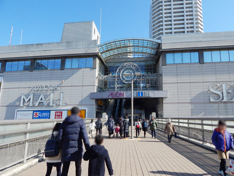 JR東戸塚駅からオーロラシティを繋ぐペディストリアンデッキ