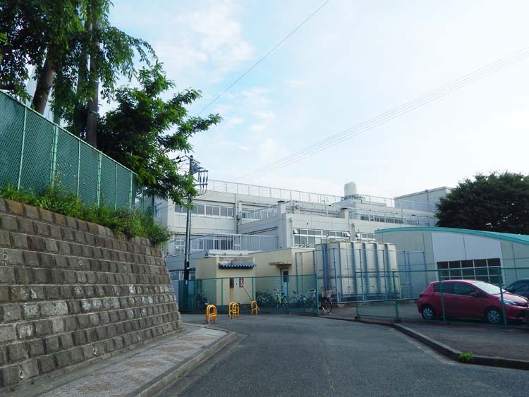 岡津中学校 横浜建物