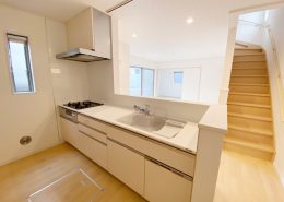 ラシット横浜 藤が丘 全6棟 区画No.4 完成物件 キッチン リビングイン階段 横浜建物