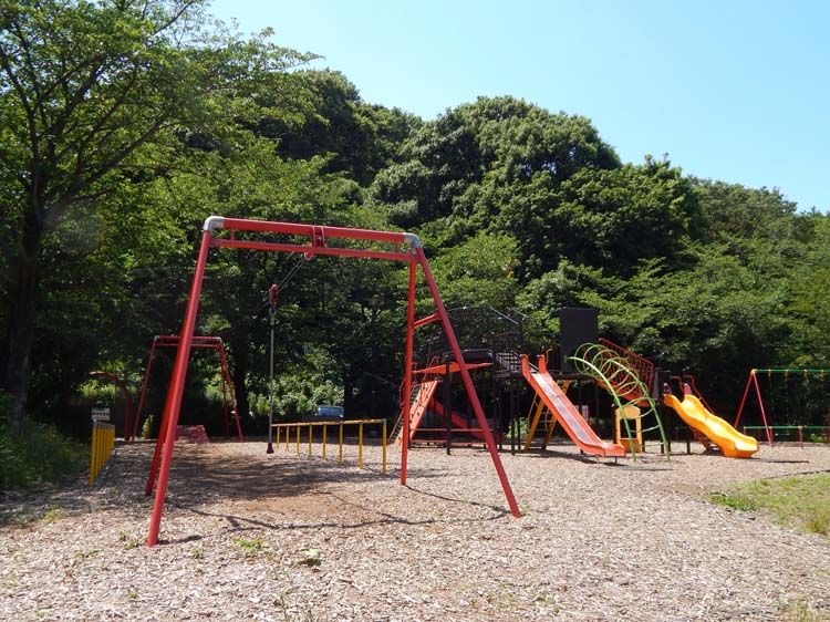 谷矢部池公園 遊具広場のターザンロープ